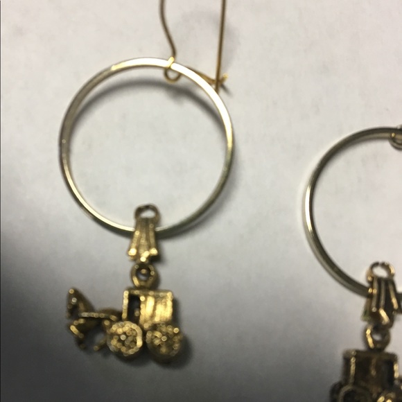 Horse & Buggy Gold Hoop Earrings Vintage - Picture 2 of 5